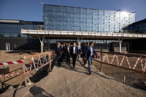 Зеленский потребовал закончить новый терминал аэропорта «Запорожье» к декабрю фото
