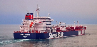 Иран захватил нефтяной танкер под британским флагом фото