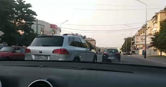 Агрессор: водитель авто с номерами РФ устроил опасные маневры в центре Мелитополя фото