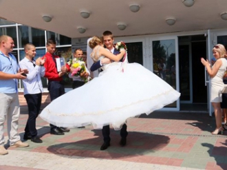 За неделю в Мелитополе сыграли три десятка свадеб фото