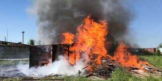На мелитопольском подворье бушевал пожар фото
