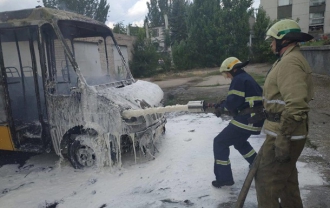 В Днепропетровской области сгорела маршрутка фото