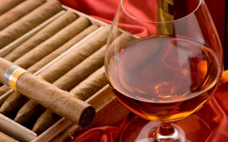 В Украине разрешили импорт и экспорт алкогольно-табачной продукции без лицензии фото