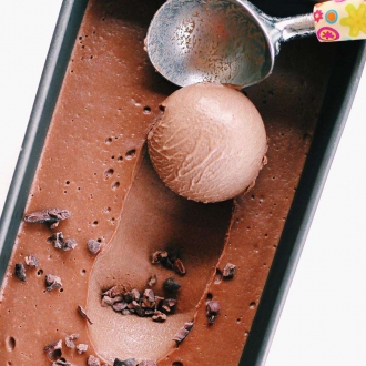 Мир захватывает новый кулинарный тренд - мороженое из личинок черной мухи фото