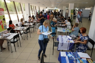 В Запорожье открылась ярмарка вакансий для участников АТО и переселенцев фото