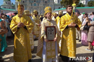 В Киеве завершился крестный ход ПЦУ во главе с Епифанием в честь дня Крещения Руси фото