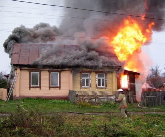В Мелитополе горел дом фото