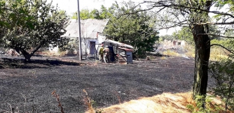 В мелитопольском селе работники сельсовета тушили пожар фото