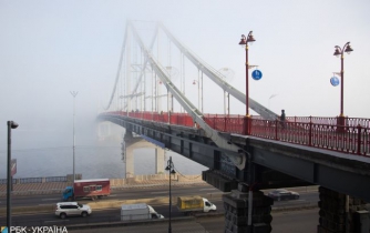 В Киеве обрушилась часть Пешеходного моста фото