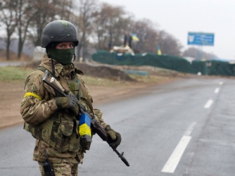 Война рядом: российские оккупанты воруют еду, бензин и боеприпасы сами у себя  фото