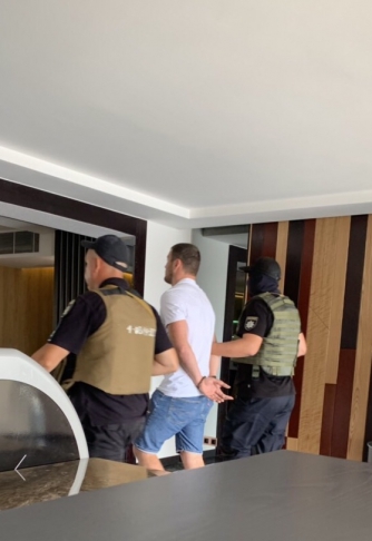 Что полицейские делали в элитном отеле в Кирилловке  - рассказ очевидца фото