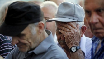 Пенсионеров в Украине стало намного меньше фото