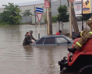 В России из-за мощных смерчей и дождей эвакуируют людей фото