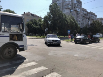 В Бердянске автобус с пассажирами попал в ДТП фото