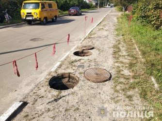 В Ровенской области трое подростков пострадали от мощного взрыва в канализации фото