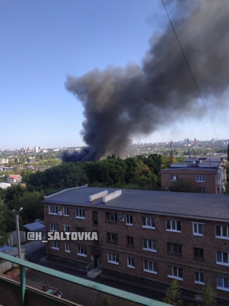 В Харькове – крупный пожар на складах фото
