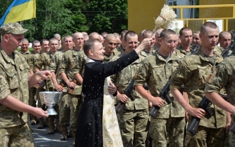 Остановят ли в Украине срочную службу фото