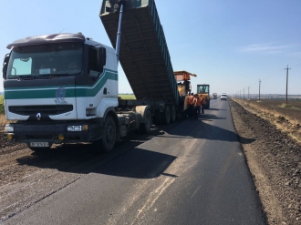 В Мелитопольском районе на новые дороги наносят разметку фото