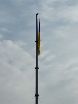 Деньги на ветер - самый большой флаг Мелитополя горожан не впечатляет фото