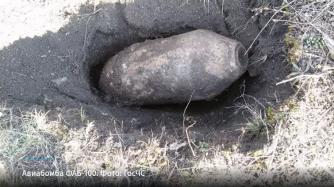 Смертельный урожай: стокилограммовую бомбу нашли в огороде в Запорожской области фото