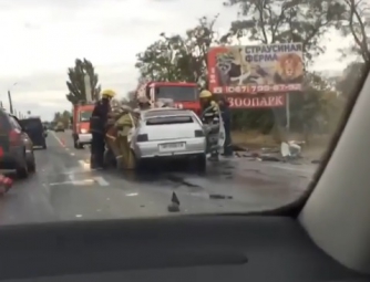 Автомобиль в ДТП разорвало на куски фото