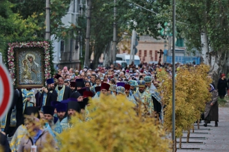 В Бердянске провели крестный ход к празднику Покрова Богородицы  фото