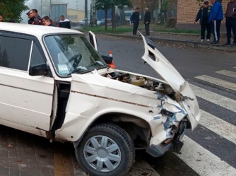 Пьяный водитель в Запорожье вдребезги разбил свою машину  фото