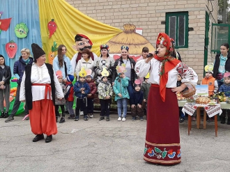 Мелитопольские дошколята устроили ярмарку, чтобы помочь больному ребенку фото