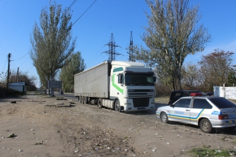 Фуроохранители несколько дней сторожат чужое добро на объездной фото