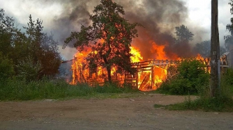 В Мелитополе загорелся дом фото