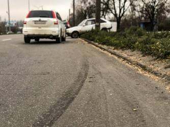 В Бердянске ЗАЗ преградил дорогу внедорожнику фото