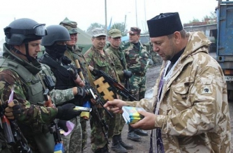 Аваков анонсировал создание службы военного духовенства в Нацполиции фото