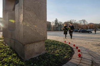 Президент с женой почтили память жертв голодомора 1932-1933 годов фото