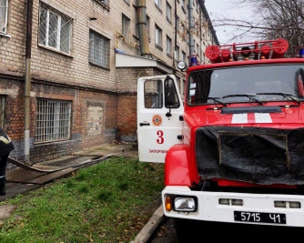 Пожар в запорожской многоэтажке: людей пришлось эвакуировать  фото