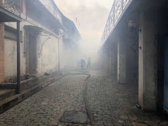 Пожар в банном комплексе в Бердянске: люди бежали, округа обесточена фото