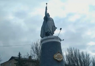 Памятник Б.Хмельницкому в Мелитополе: загадка и опасность  фото