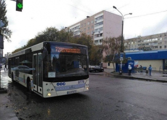 В запорожском автобусе с пассажиркой случился неприятный инцидент фото