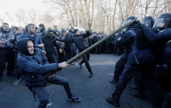 Стычки под Радой из-за рынка земли: трем митингующим объявят подозрение  фото