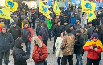 Евробляхеры митингуют у Офиса президента фото