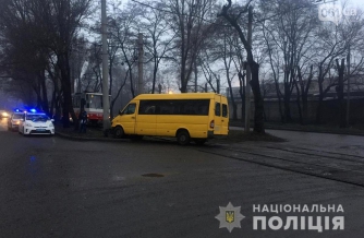 В Запорожье произошла авария с участием маршрутки: у водителя оторвался тромб фото