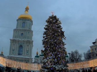 Главная елка Украины в новогодних огнях: уникальное фото в формате 360 фото