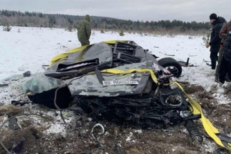 В России блогер сбросил свой Mercedes с вертолета: видео падения фото