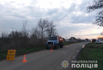 Полиция расследует обстоятельства столкновения школьного автобуса и автоцистерны фото