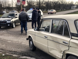 В Бердянске не поделили дорогу ВАЗы  фото