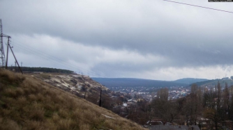 Отпраздновали: в оккупированном Крыму семья россиян застряла в грязи  фото