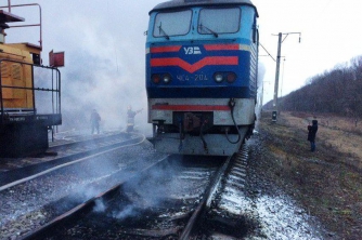 Под Черниговом загорелась пригородная электричка (ФОТО. ВИДЕО) фото