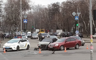 В центре Запорожья произошло серьезное ДТП: есть пострадавшие фото