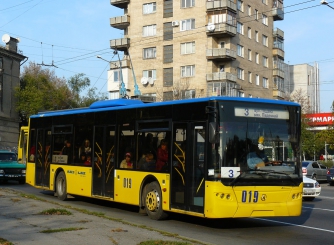 Запорожцев порадуют тремя БУ-шными троллейбусами фото