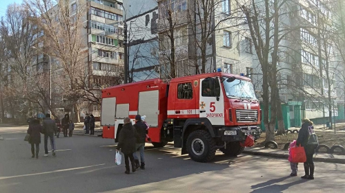 Смерть притаилась рядом: в Запорожье на детской площадке обнаружили противопехотные мины фото