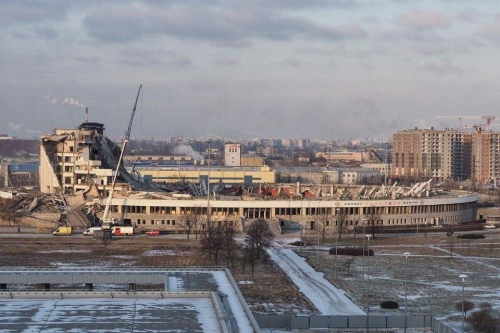 В Санкт-Петербурге во время демонтажа рухнула крыша огромного стадиона фото